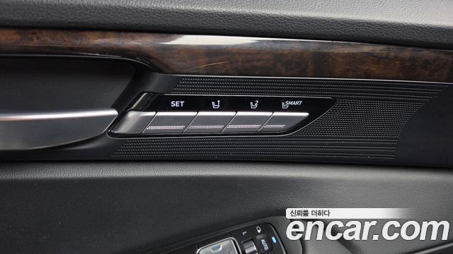 Genesis G90 2019 — photo 32