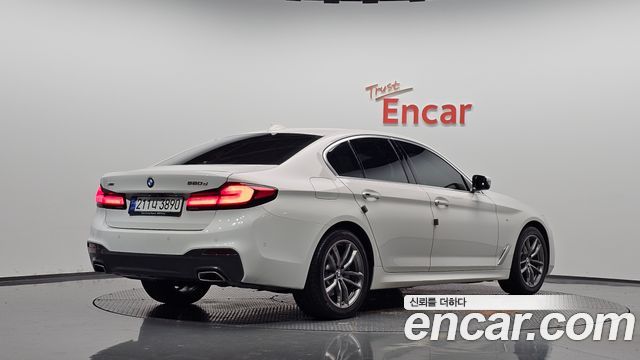 BMW 5-Series 2018 — photo 2