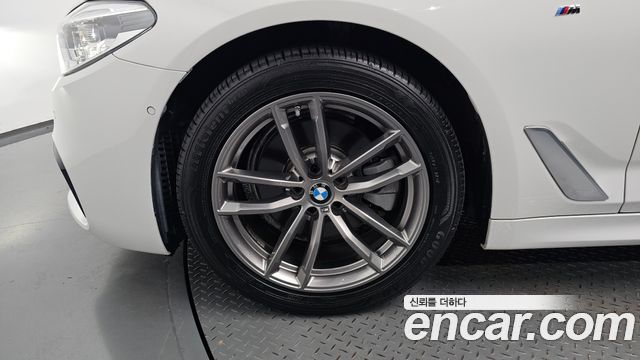 BMW 5-Series 2018 — photo 5