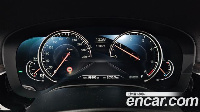 BMW 5-Series 2018 — photo 11