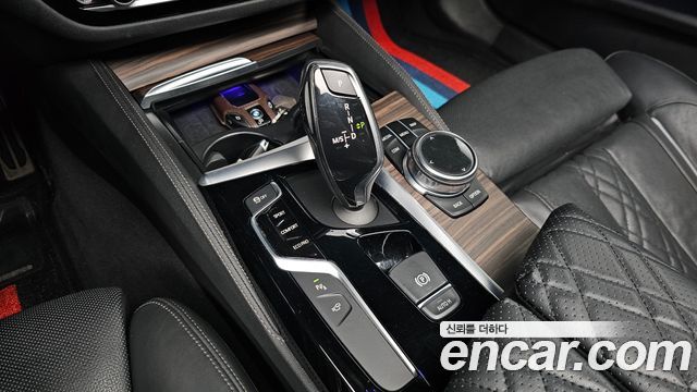 BMW 5-Series 2018 — photo 12