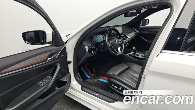 BMW 5-Series 2018 — photo 13