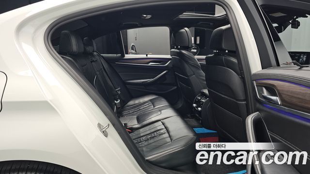 BMW 5-Series 2018 — photo 17