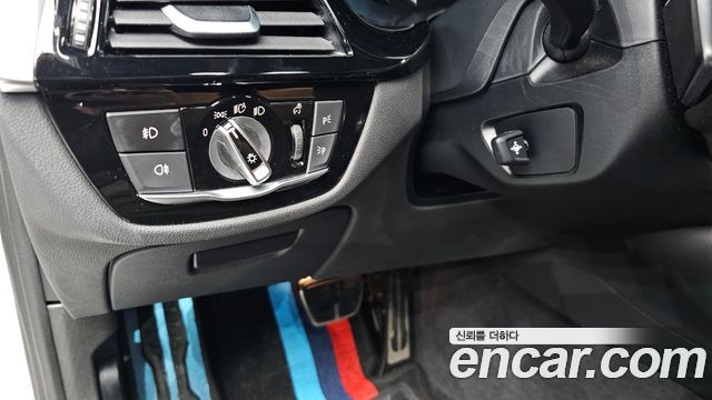 BMW 5-Series 2018 — photo 20