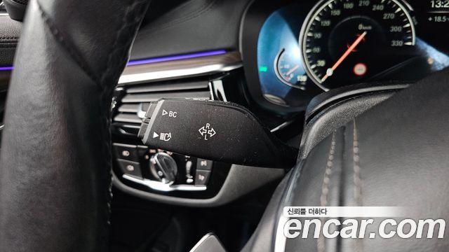 BMW 5-Series 2018 — photo 21