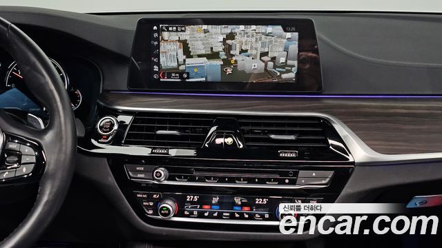 BMW 5-Series 2018 — photo 24