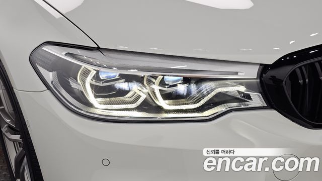 BMW 5-Series 2018 — photo 8