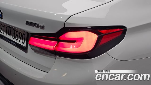 BMW 5-Series 2018 — photo 9