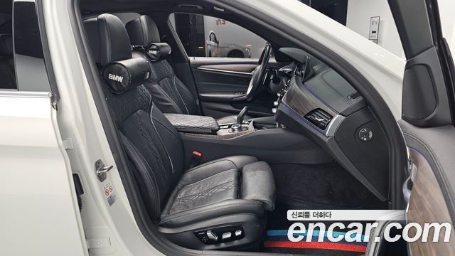 BMW 5-Series 2018 — photo 16