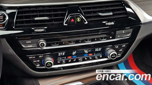 BMW 5-Series 2018 — photo 27
