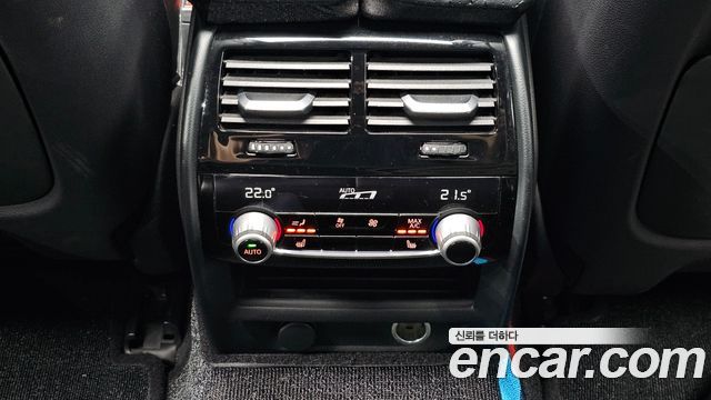 BMW 5-Series 2018 — photo 28