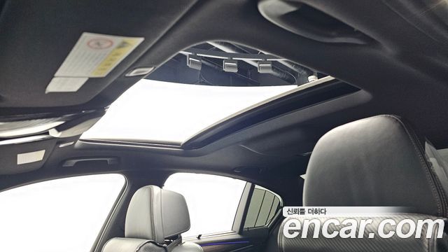 BMW 5-Series 2018 — photo 33