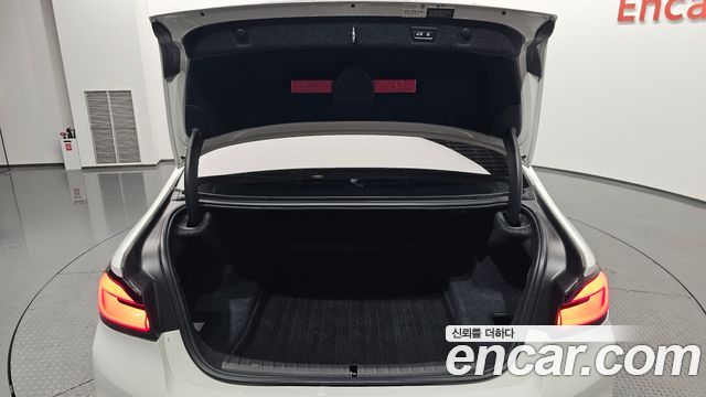 BMW 5-Series 2018 — photo 34