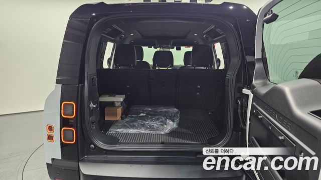 Land Rover Defender 2026 — photo 10