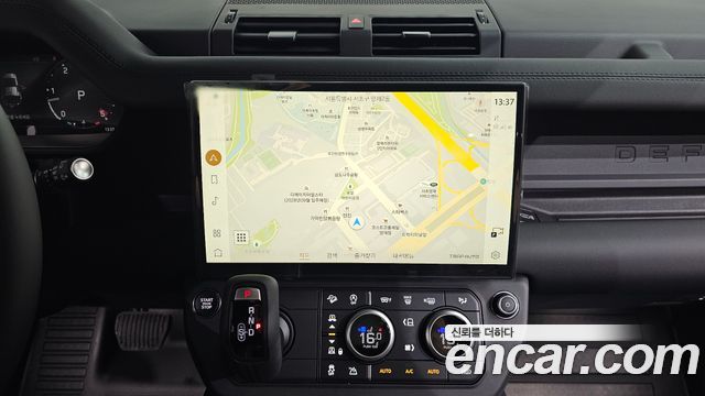 Land Rover Defender 2026 — photo 14