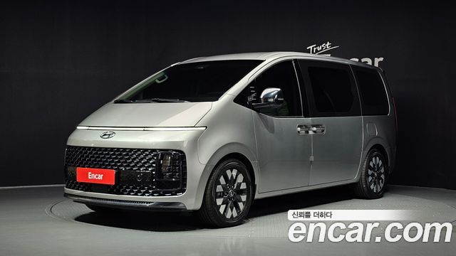 Hyundai Staria 2023 — photo 1
