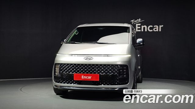 Hyundai Staria 2023 — photo 3