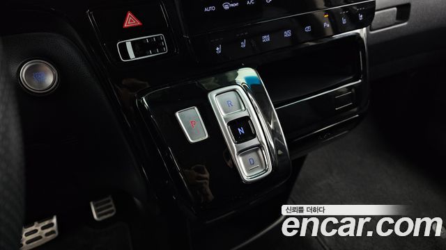 Hyundai Staria 2023 — photo 9