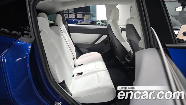 Tesla Model Y 2022 — photo 17
