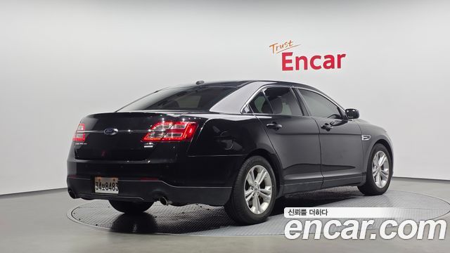 Ford Taurus 2015 — photo 2