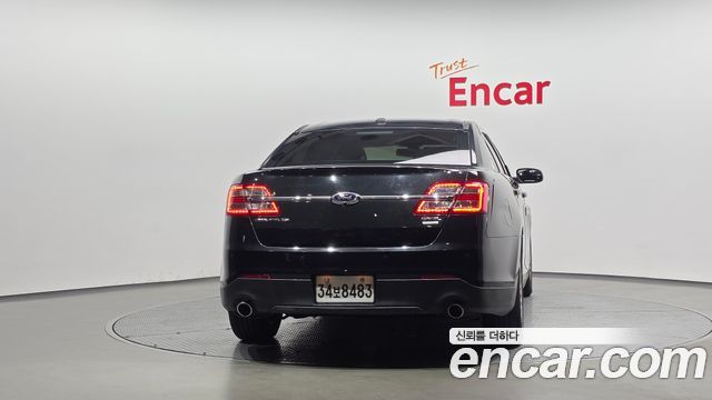 Ford Taurus 2015 — photo 4