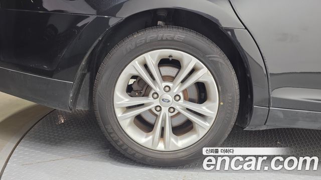 Ford Taurus 2015 — photo 5