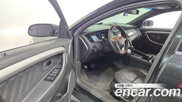 Ford Taurus 2015 — photo 10