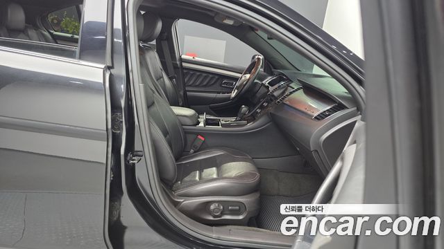 Ford Taurus 2015 — photo 11