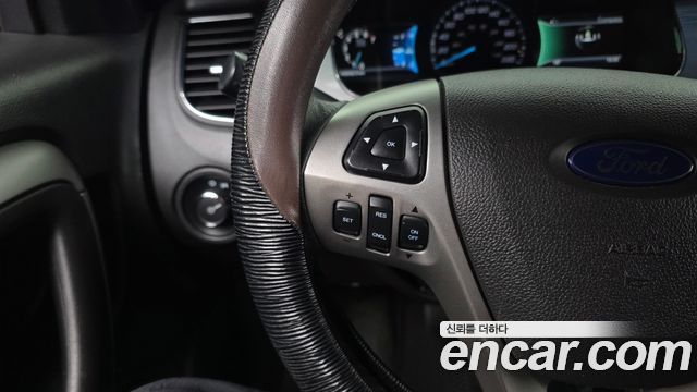 Ford Taurus 2015 — photo 17