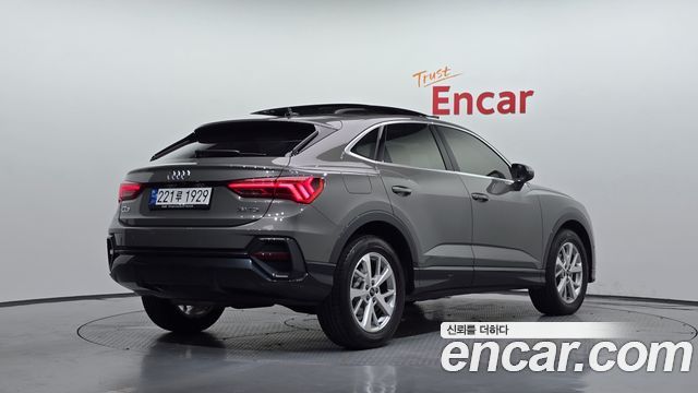 Audi Q3 2022 — photo 2