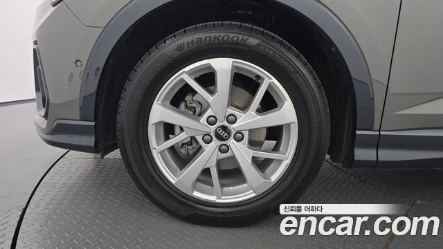Audi Q3 2022 — photo 5