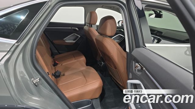Audi Q3 2022 — photo 17