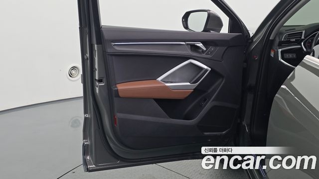 Audi Q3 2022 — photo 14