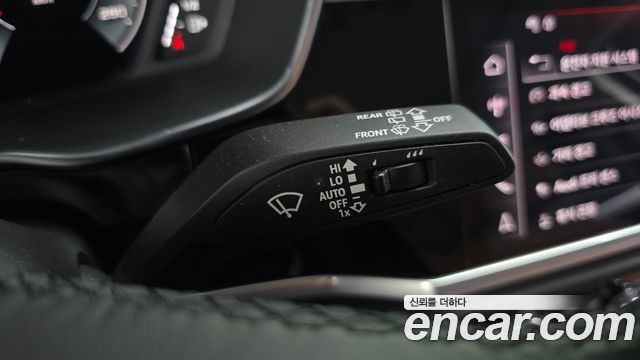 Audi Q3 2022 — photo 30