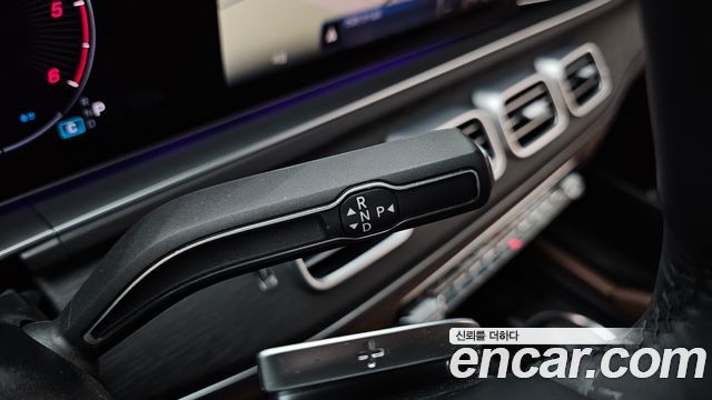 Mercedes-Benz GLE-Class 2023 — photo 12