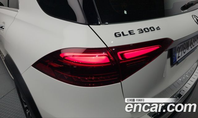 Mercedes-Benz GLE-Class 2023 — photo 9