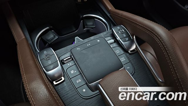 Mercedes-Benz GLE-Class 2023 — photo 28