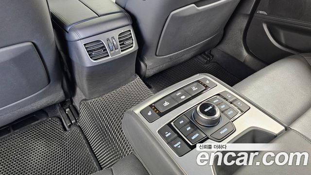 Genesis G80 2018 — photo 25