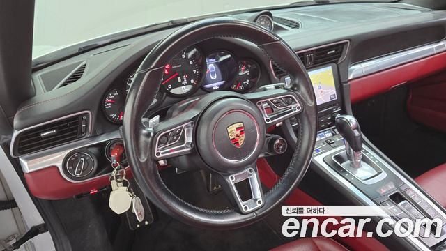 Porsche 911 2018 — photo 19