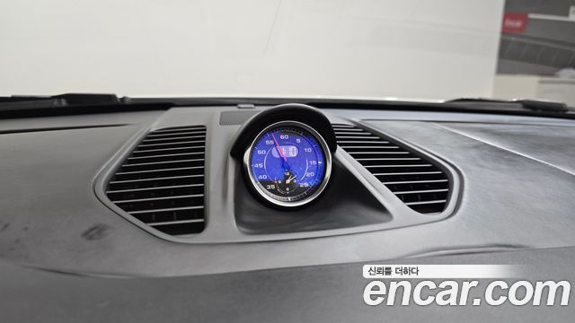 Porsche 911 2018 — photo 25