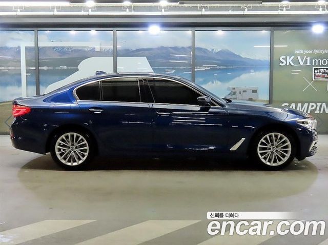 BMW 5-Series 2018 — photo 2