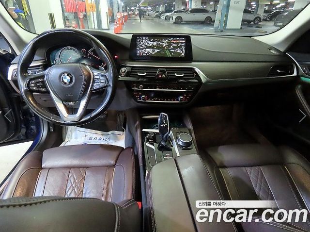 BMW 5-Series 2018 — photo 9