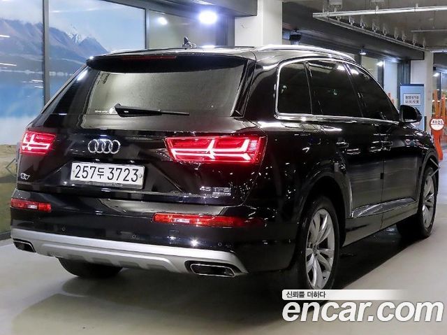 Audi Q7 2019 — photo 4
