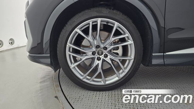 Audi Q4 e-tron 2025 — photo 5