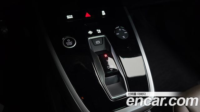 Audi Q4 e-tron 2025 — photo 12