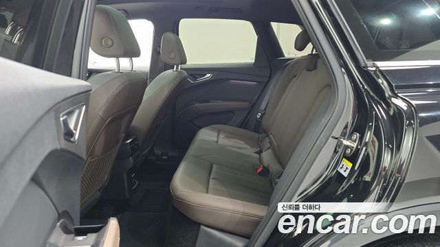 Audi Q4 e-tron 2025 — photo 18