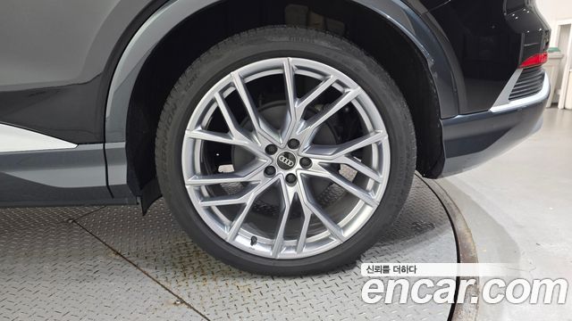 Audi Q4 e-tron 2025 — photo 7