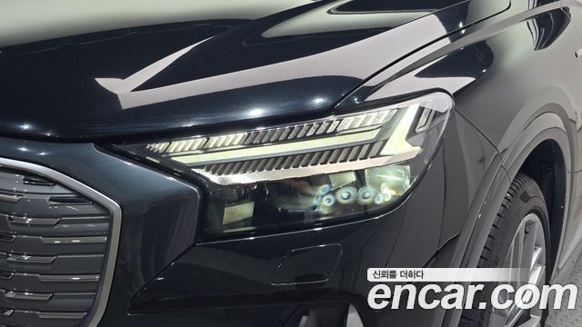 Audi Q4 e-tron 2025 — photo 8