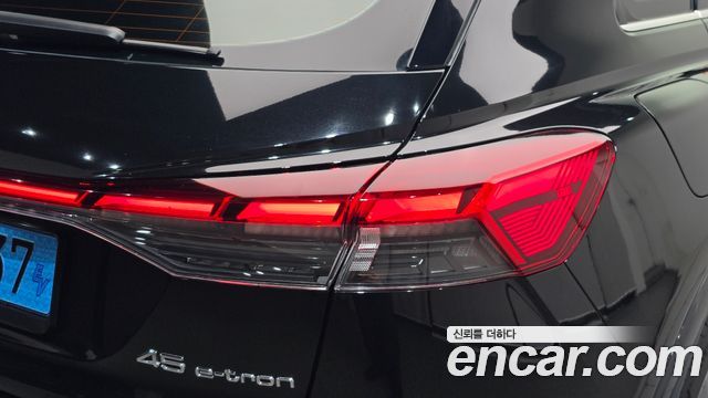 Audi Q4 e-tron 2025 — photo 9