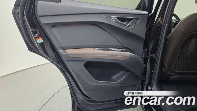 Audi Q4 e-tron 2025 — photo 15